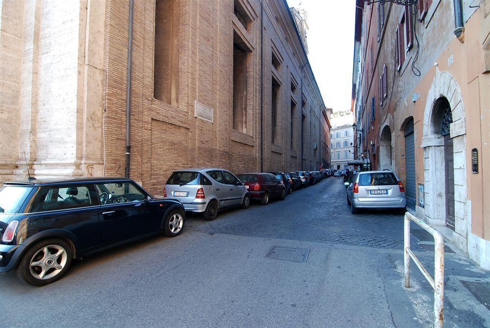 In And Out Piazza Navona