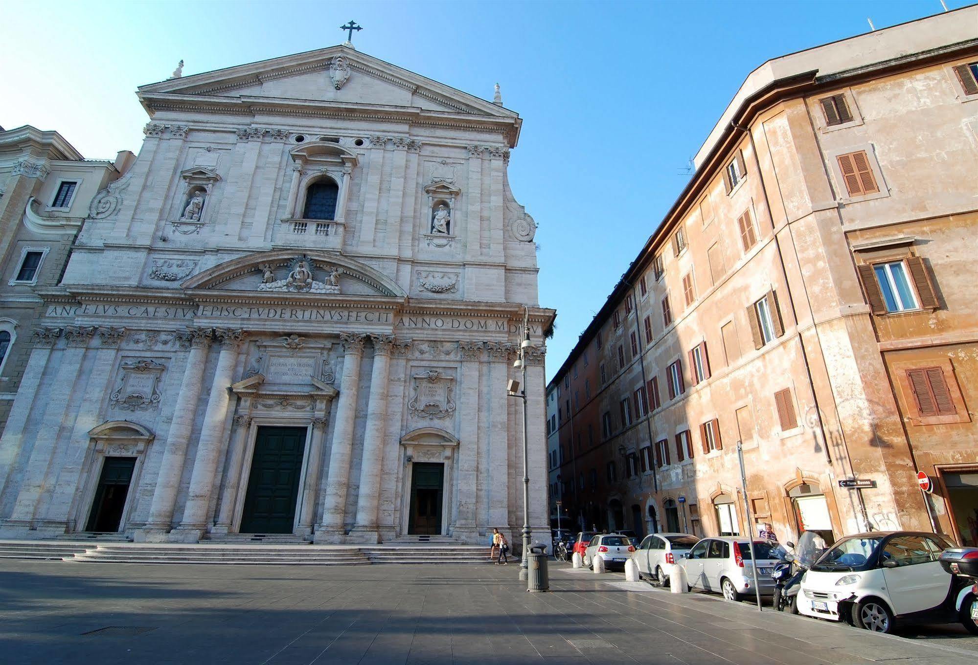 In And Out Piazza Navona Hotel 2*