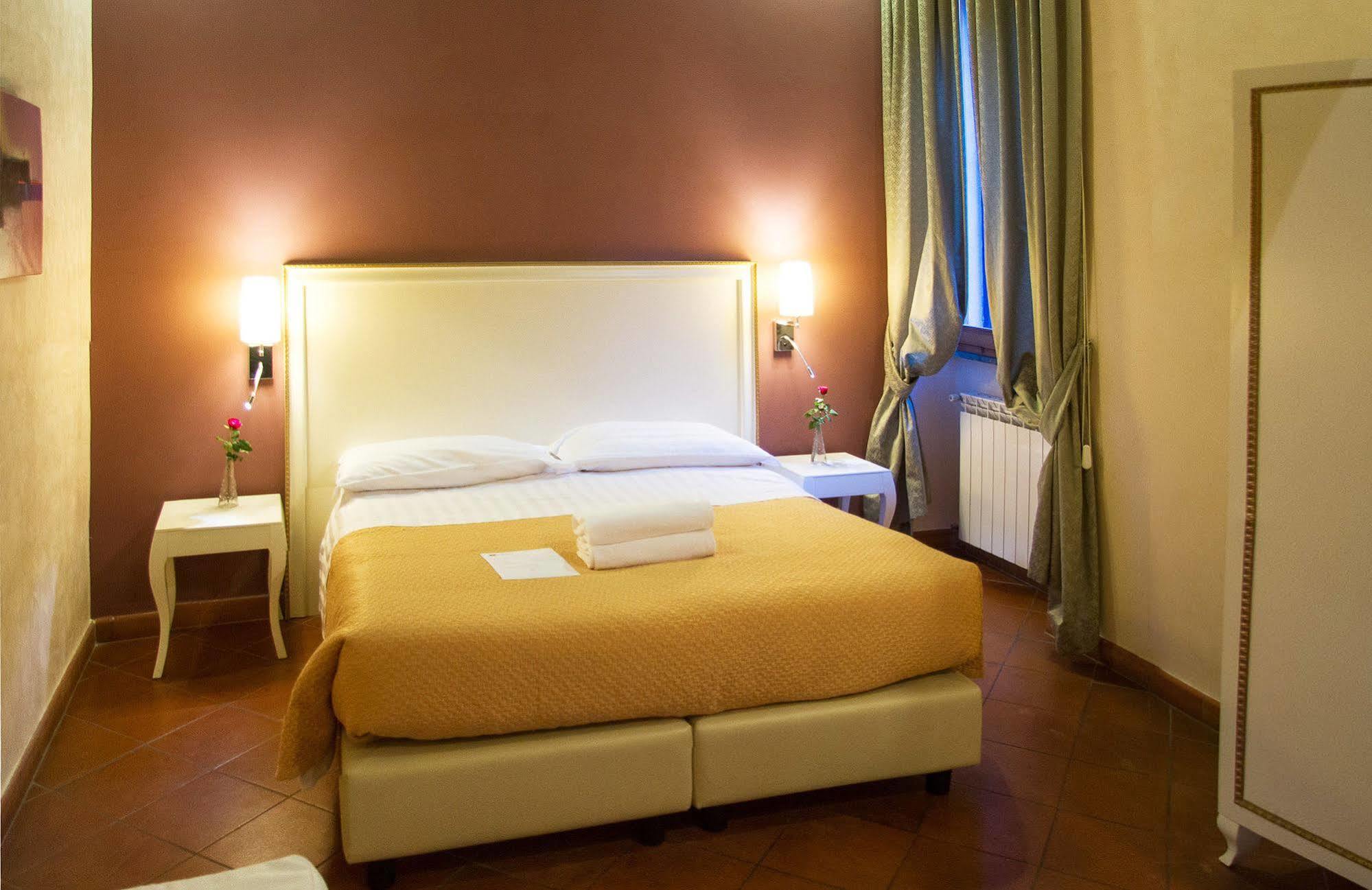 In And Out Piazza Navona Hotel